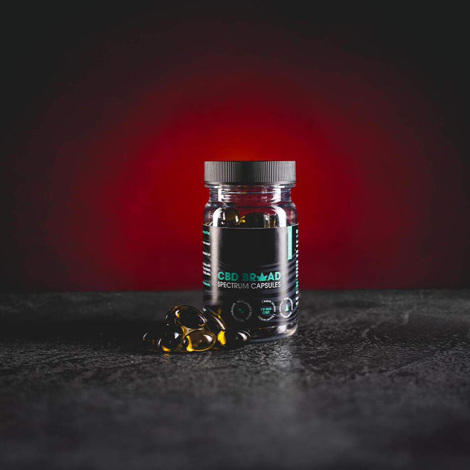Капсули Kratom world cbd с широк спектър kratomworld разпродажба CBD капсули с широк спектър 3000 mg 60 бр. - гел капсули, съдържащи 50 mg CBD във всяка капсула, екстракт от коноп с широк спектър за подпомагане на регенерацията, релаксацията и баланса на тялото