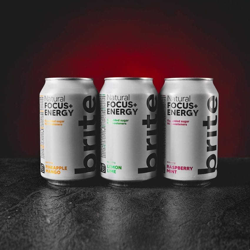 Brite Nootropic Energy Drink Mindbooster Kratom World, представен в продуктов кадър като ноотропна енергийна напитка.