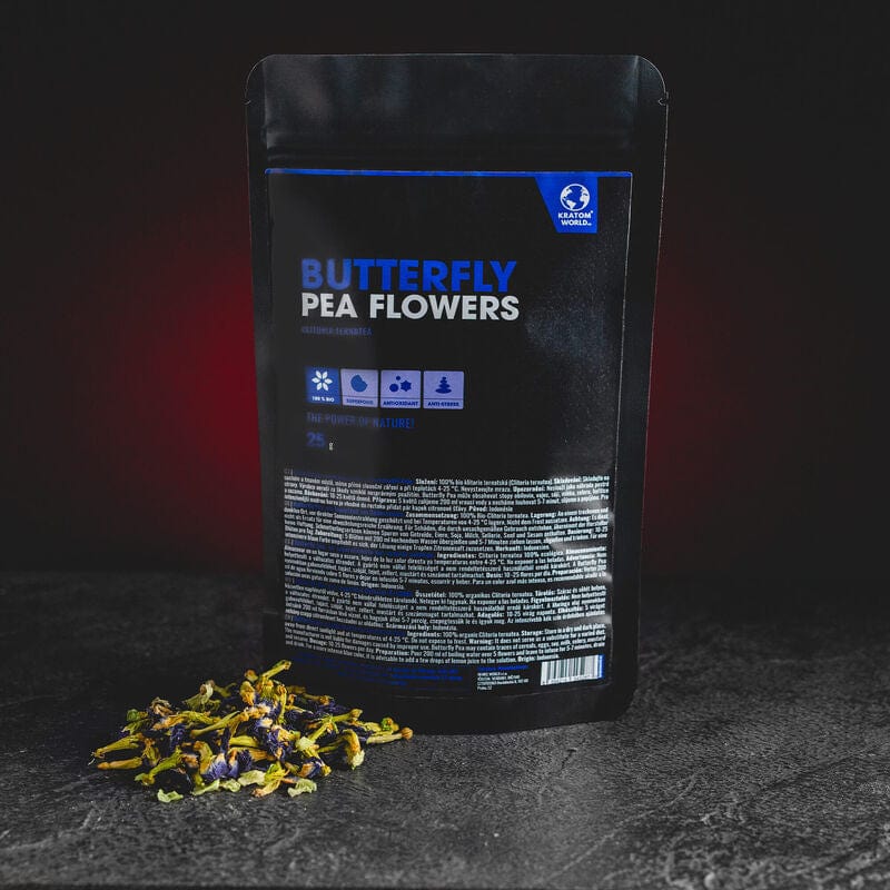Butterfly Pea Flowers Kratom World, представени в продуктов кадър като сушени цветове от Clitoria ternatea за чай.