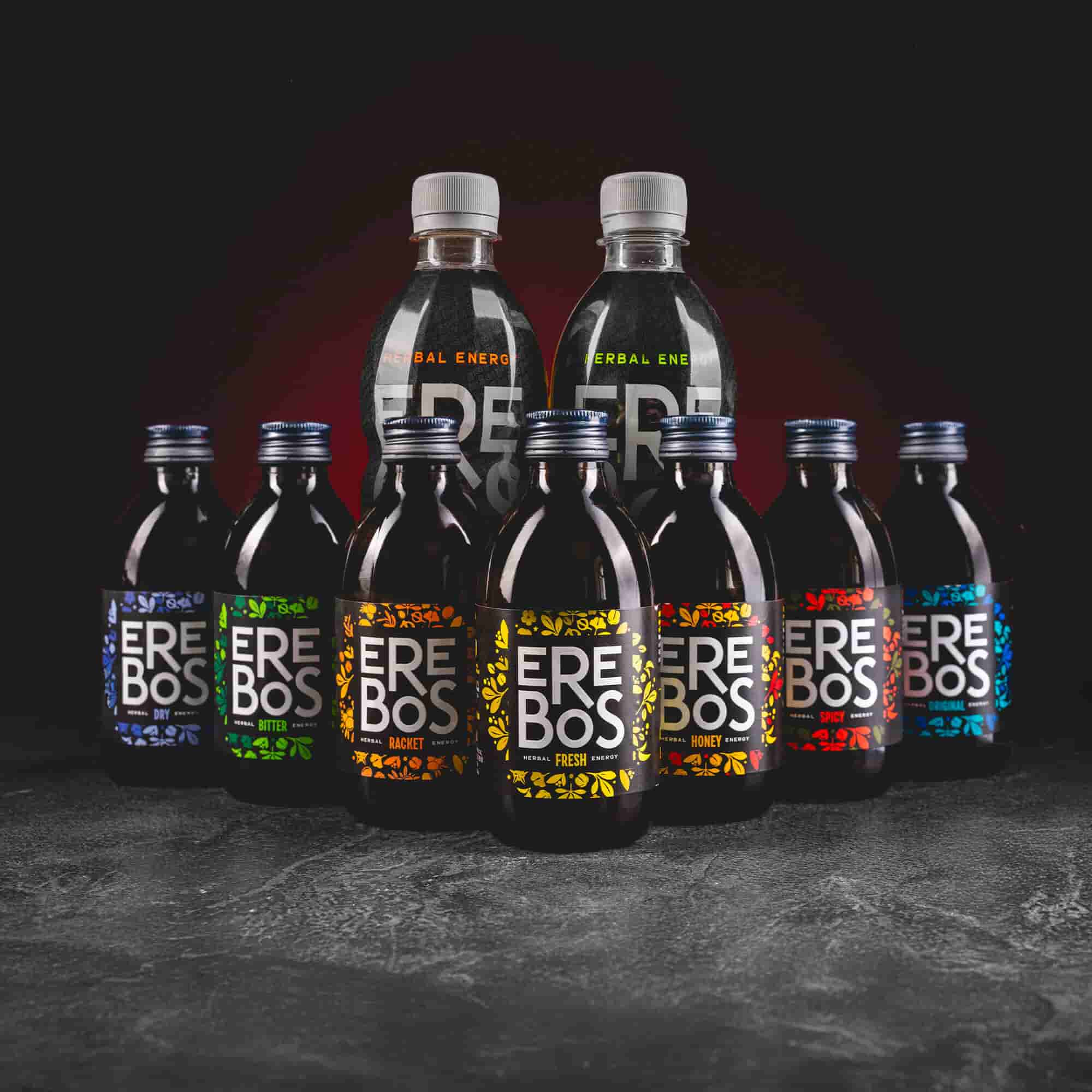Erebos herbal energy drinks Kratom World, представени в продуктов кадър като билкови енергийни напитки.