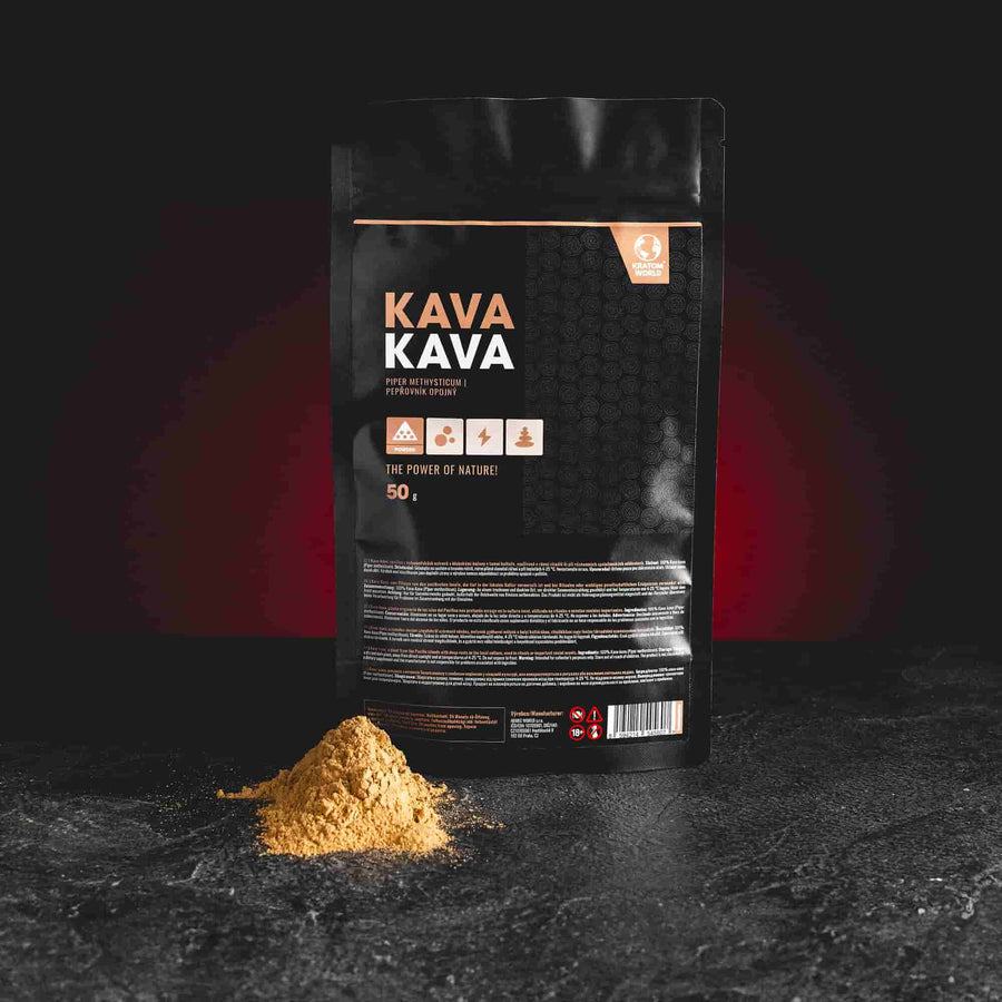 Kava Kava Kratom World, представена в продуктов кадър като растителен продукт от Piper methysticum.