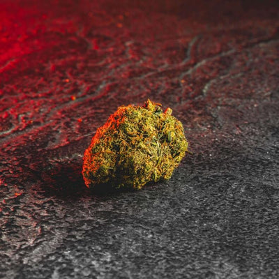 AK-47 CB9 Kratom World, представени в продуктов кадър като CB9 конопени цветове.