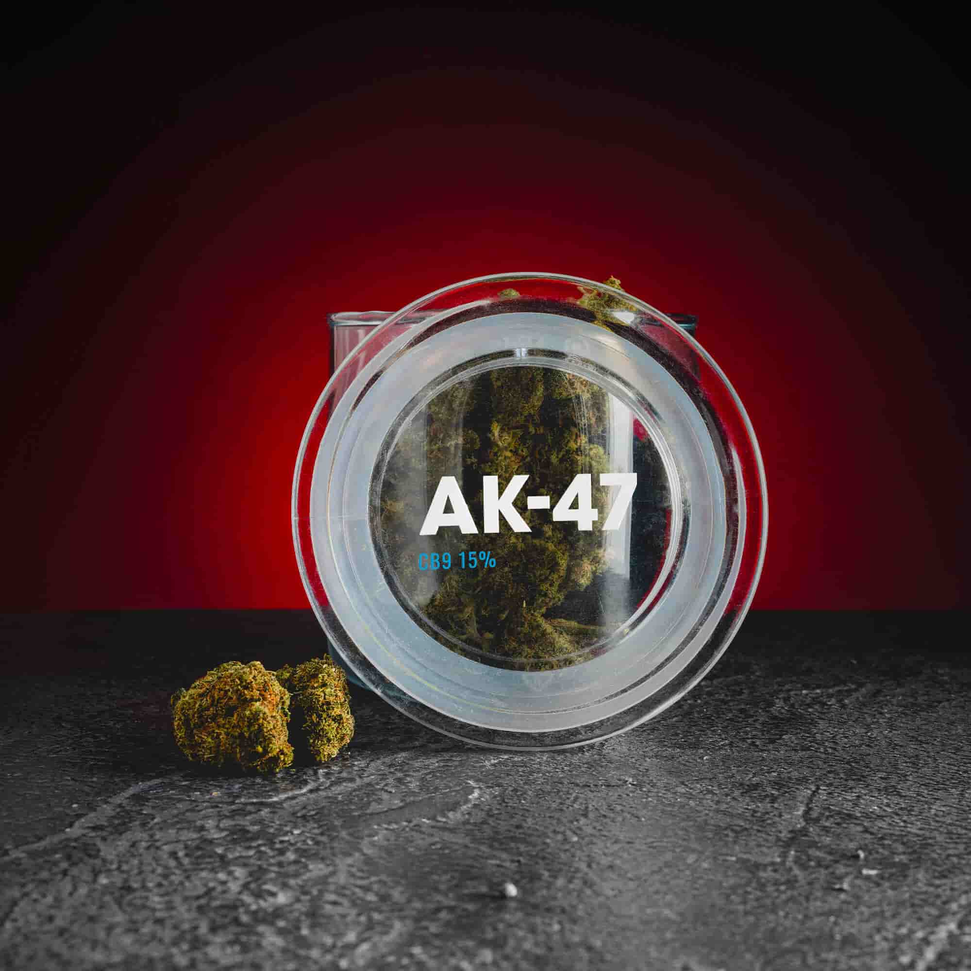 AK-47 CB9 Kratom World, представен в продуктов кадър като CB9 канабиноиден продукт.