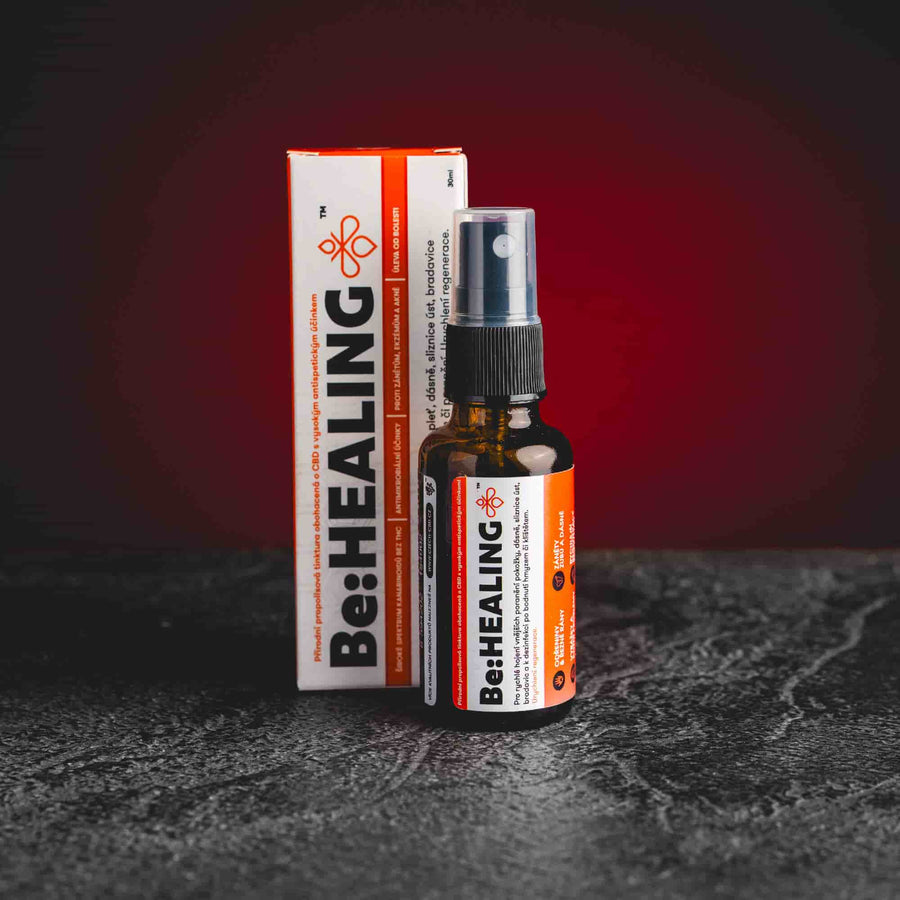 Be Healing Propolis Tincture CBD Kratom World, представена в продуктов кадър като прополисова тинктура с CBD профил.