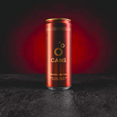 CANS Iced Tea Peach Kratom World, представен в продуктов кадър като плодов студен чай с прасковен профил.