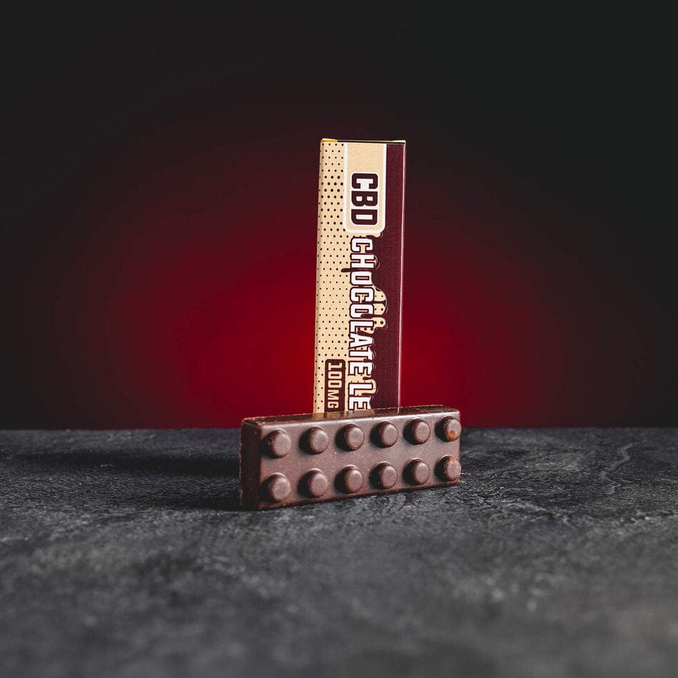 CBD Chocolate Lego Kratom World, представен в продуктов кадър като CBD edible продукт във вариант шоколад.