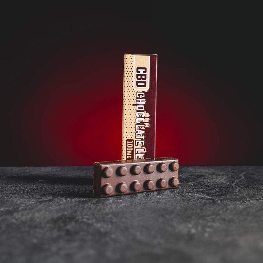 CBD Chocolate Lego Kratom World, представен в продуктов кадър като CBD edible продукт във вариант шоколад.