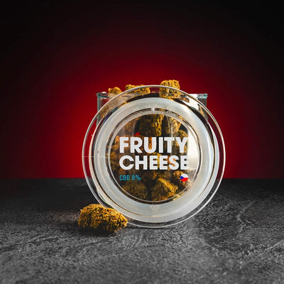 CBD Fruity Cheese цветове Kratom World и CBD joint, представени в продуктов кадър като качествени конопени продукти.