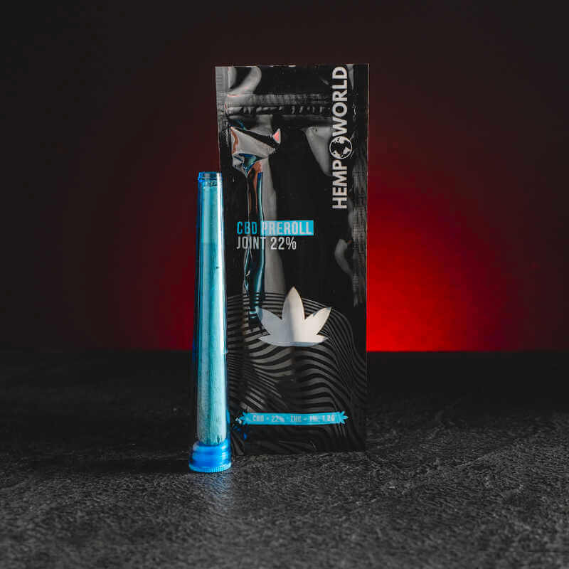 CBD preroll joint Kratom World, представен в продуктов кадър като готов конопен продукт.
