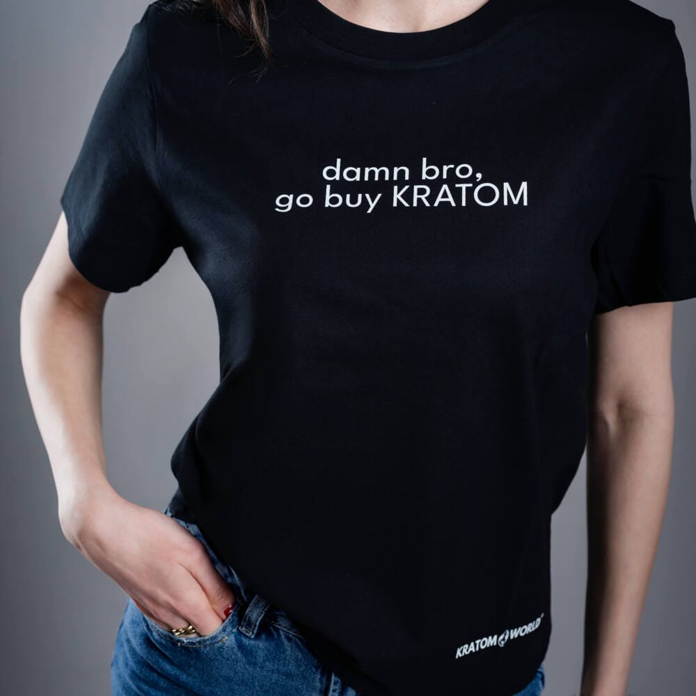 Дамска тениска Kratom World Damn Bro Go Buy Kratom, представена в close-up продуктов кадър в черен streetwear дизайн.