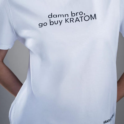 Дамска тениска Kratom World Damn Bro Go Buy Kratom, представена в close-up продуктов кадър като streetwear merch за любители на Kratom.