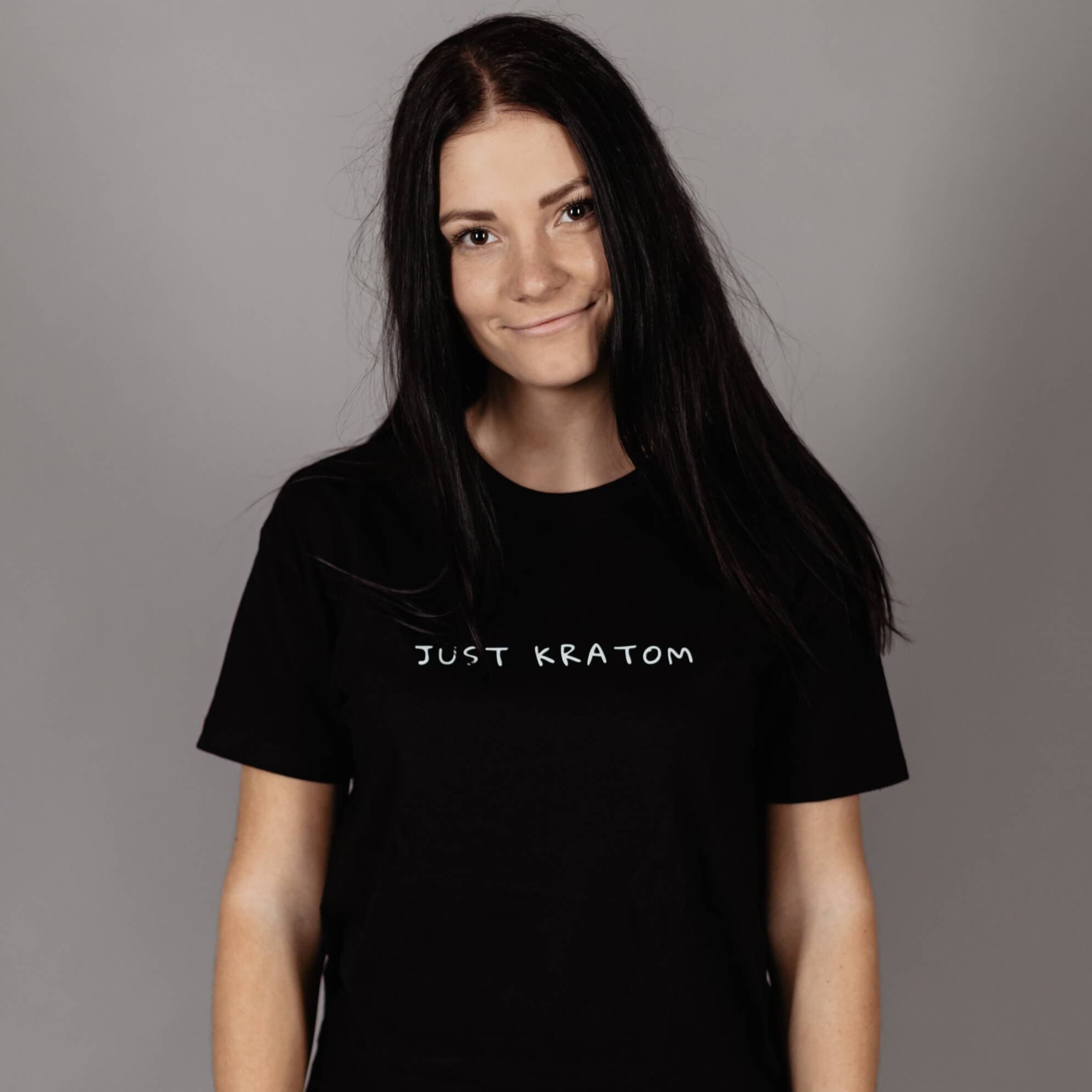 Дамска тениска Just Kratom Kratom World, представена в продуктов кадър.