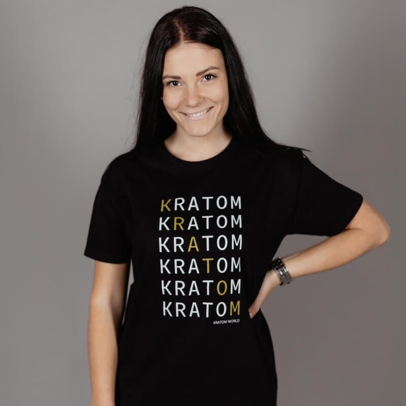 Дамска тениска Kratom World с Kratom дизайн, представена в продуктов кадър.
