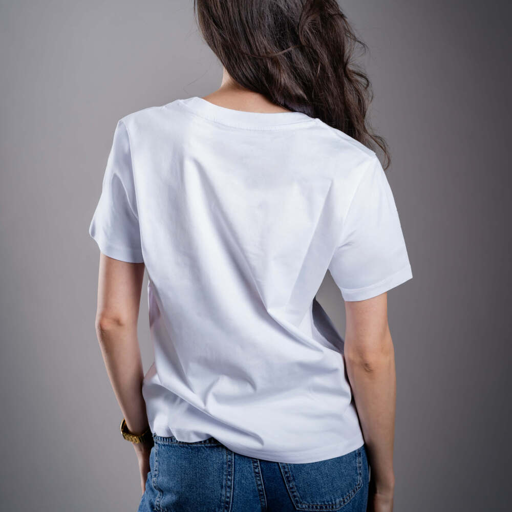 Дамска тениска Kratom World Kratom Verified, представена отзад като streetwear merch за любители на Kratom.