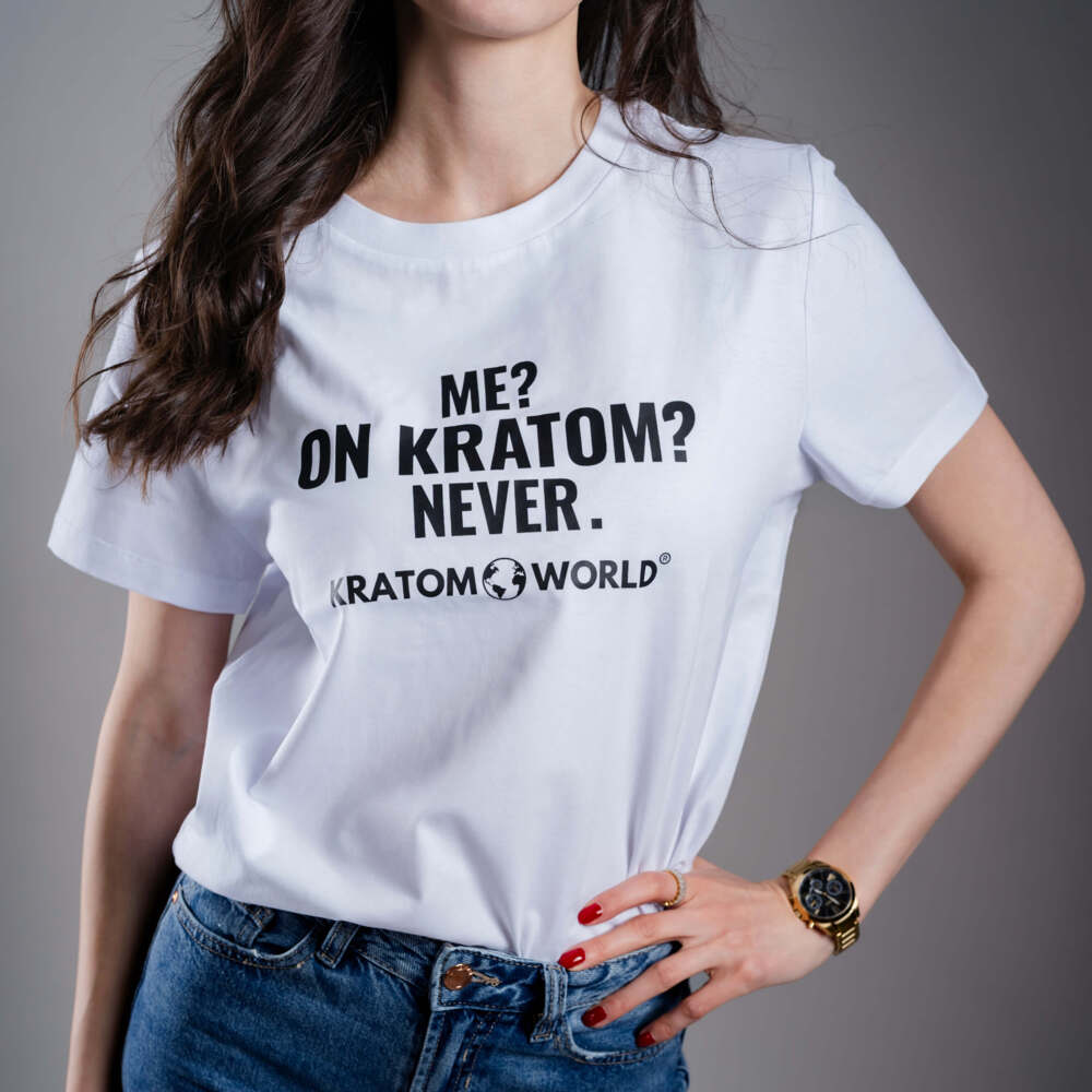 Дамска тениска Kratom World Me on Kratom Never, представена в close-up продуктов кадър като streetwear merch за любители на Kratom.