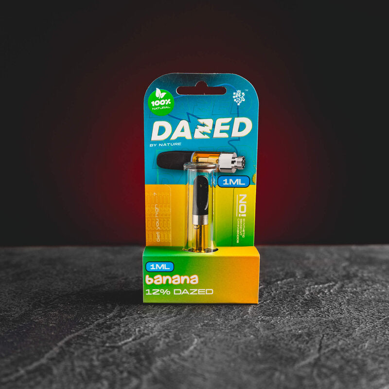 Dazed Banana Cartridge 1 ml Kratom World, представен в продуктов кадър като канабиноиден vape cartridge продукт с бананов профил.