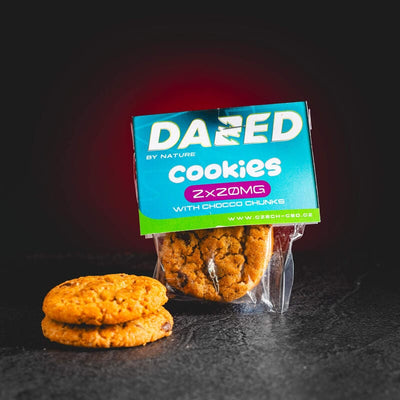 Dazed CBD Cookies Kratom World, представени в продуктов кадър като CBD бисквитки.