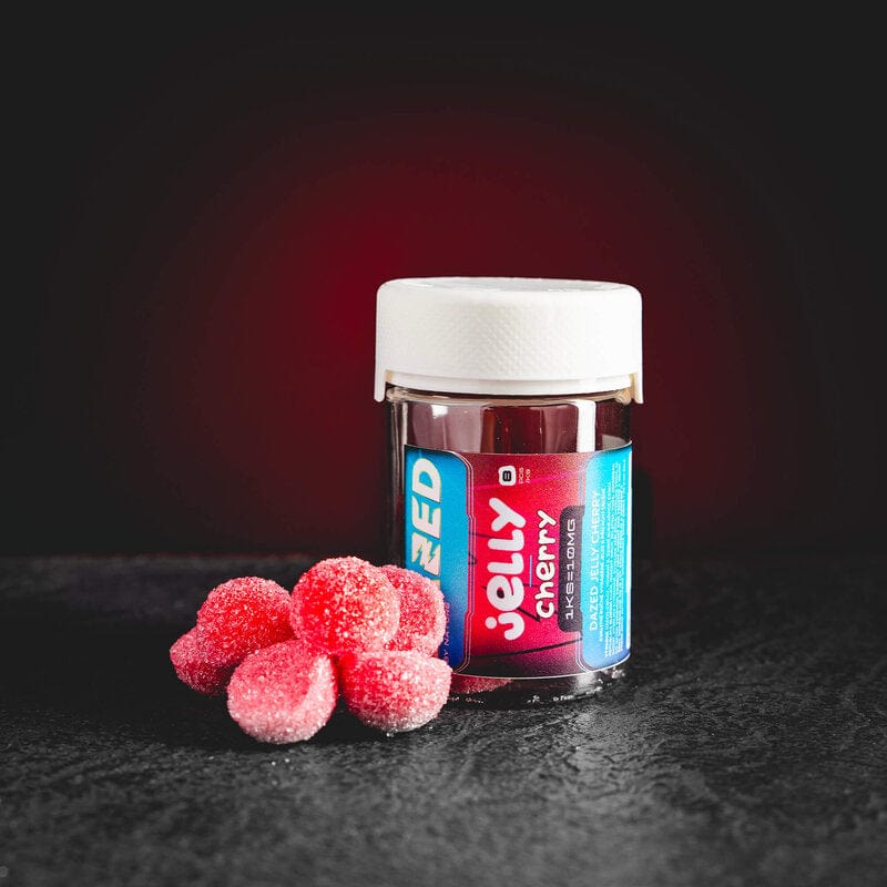 Dazed Jelly Cherry Kratom World, представени в продуктов кадър като CBD jelly бонбони с черешов профил.