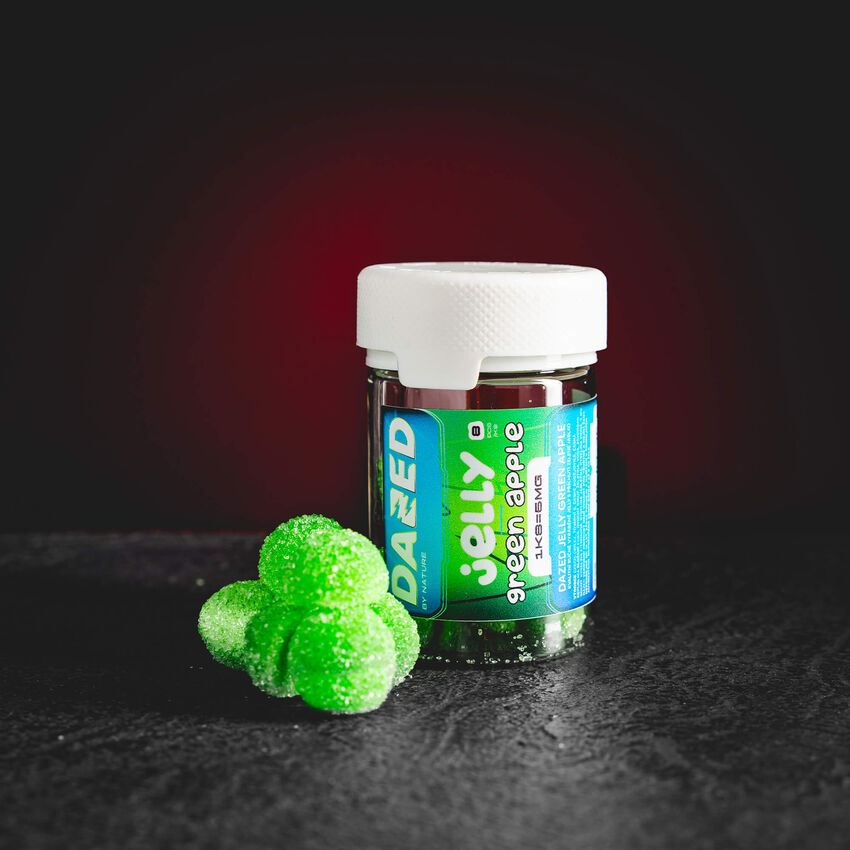 Dazed Jelly Kratom World, представени в продуктов кадър като CBD jelly edible продукт.