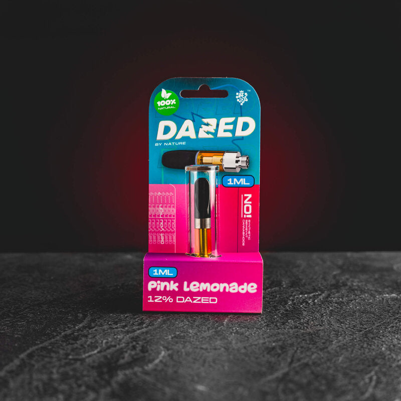 Dazed Pink Lemonade Vape Refill Kratom World, представен в продуктов кадър като vape refill cartridge продукт с pink lemonade профил.