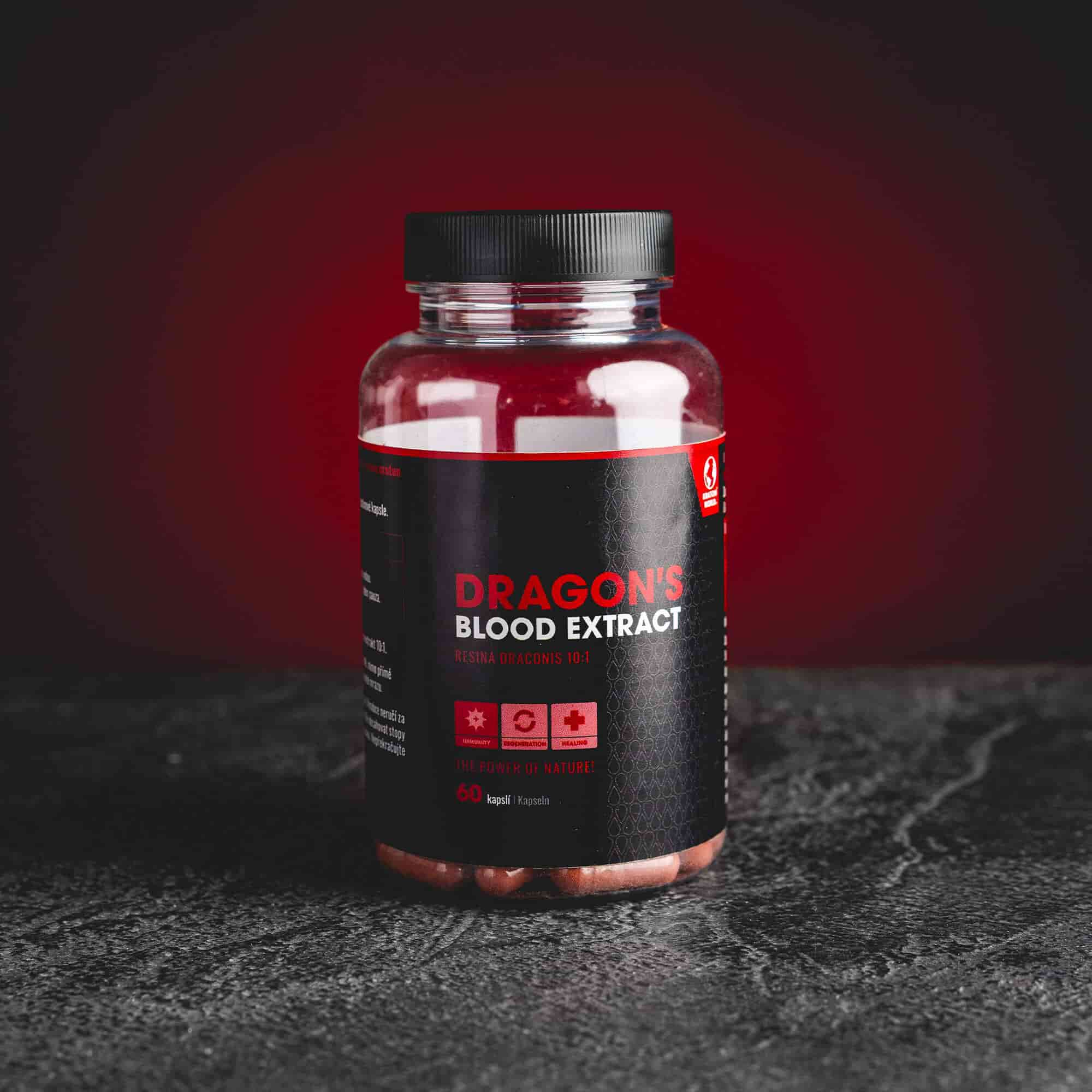 Dragon Blood екстракт Kratom World, представен в продуктов кадър като растителен продукт с профил драконова кръв.