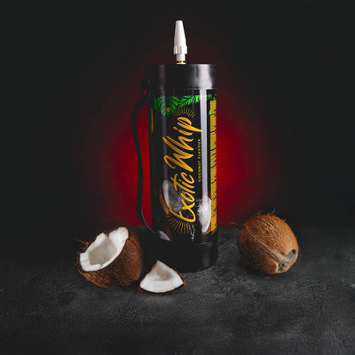 Exotic Whip Coconut Kratom World, представен в продуктов кадър като газ за бита сметана с кокосов профил.