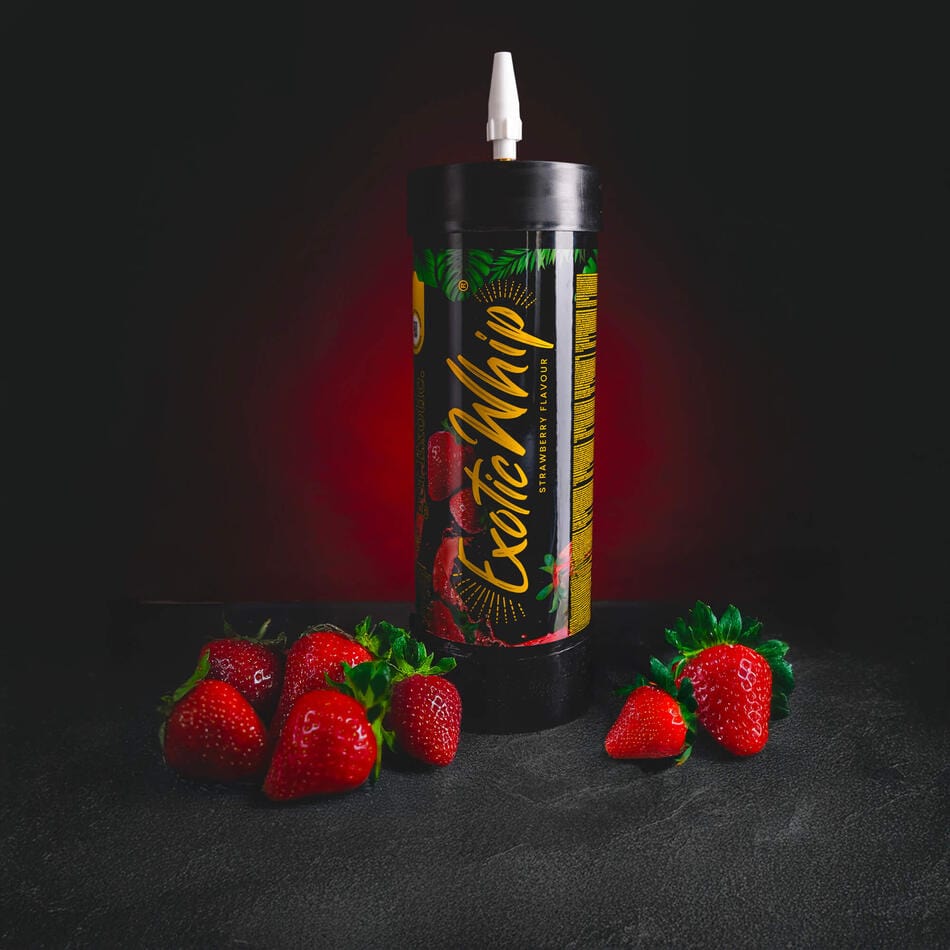 Exotic Whip Strawberry Kratom World, представен в продуктов кадър като газ за бита сметана с ягодов профил.
