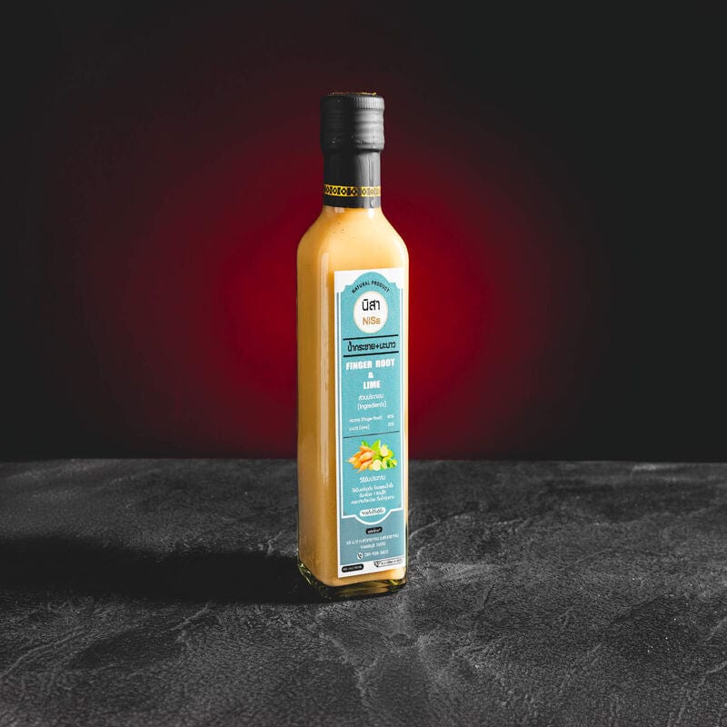 Finger Root and Lime Kratom World, представен в продуктов кадър като растителен продукт с китайски джинджифил и лайм за подкрепа на имунитета.