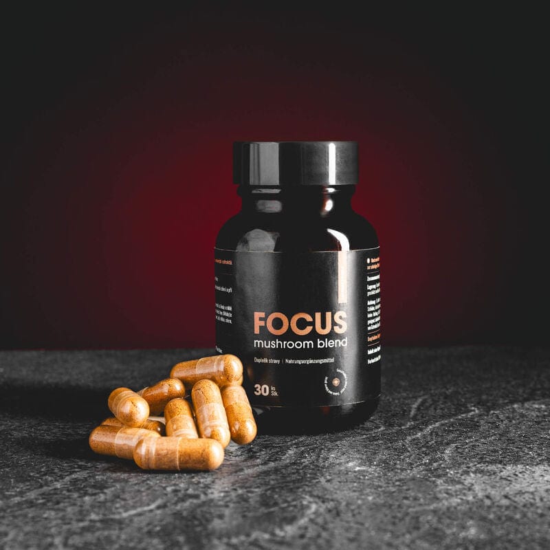 Focus Mushroom Blend Kratom World с Reishi и Lion’s Mane, представен в продуктов кадър като гъбен nootropic продукт за концентрация и спокойствие на ума.