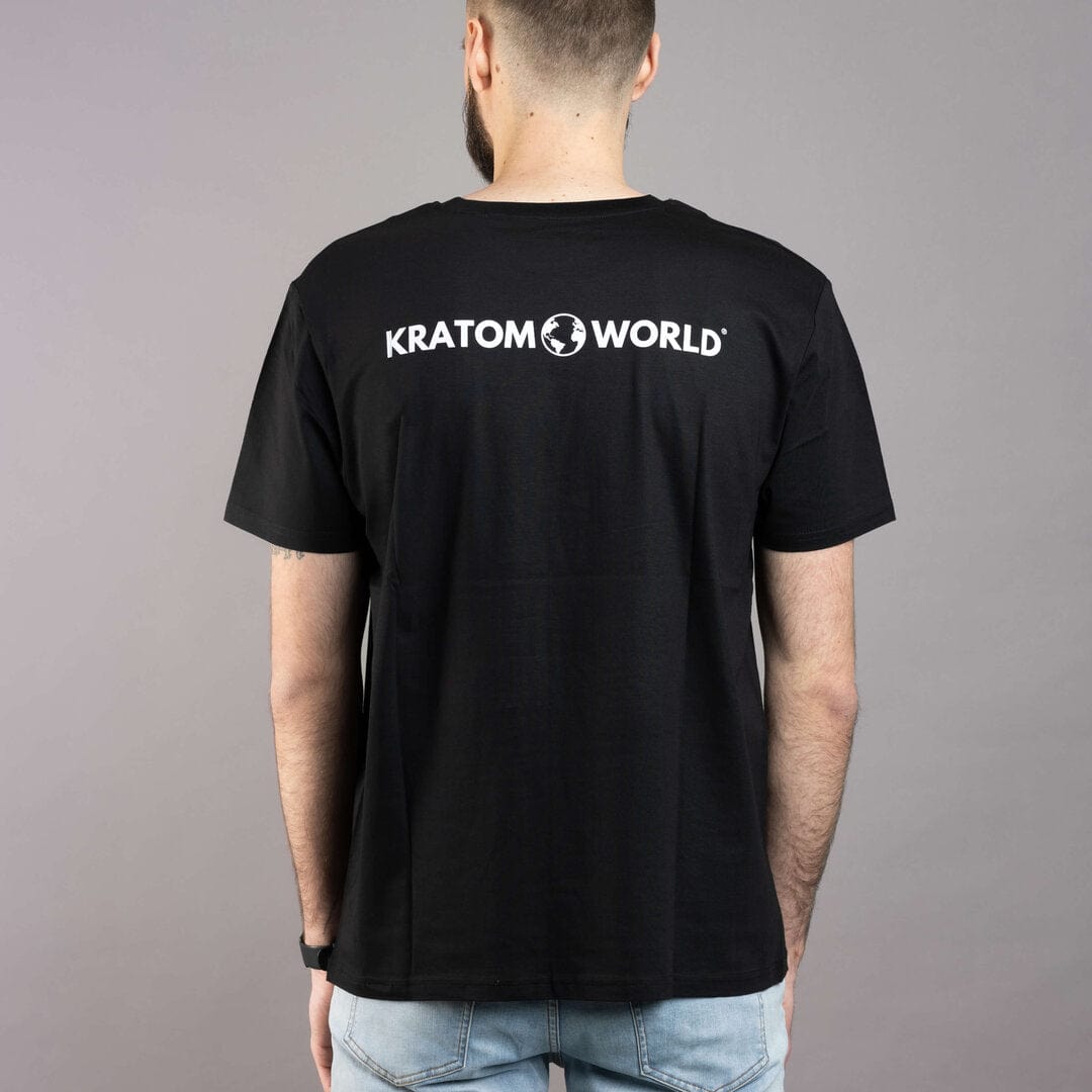 Зелена мъжка тениска Kratom World, представена отзад в продуктов кадър като облекло.
