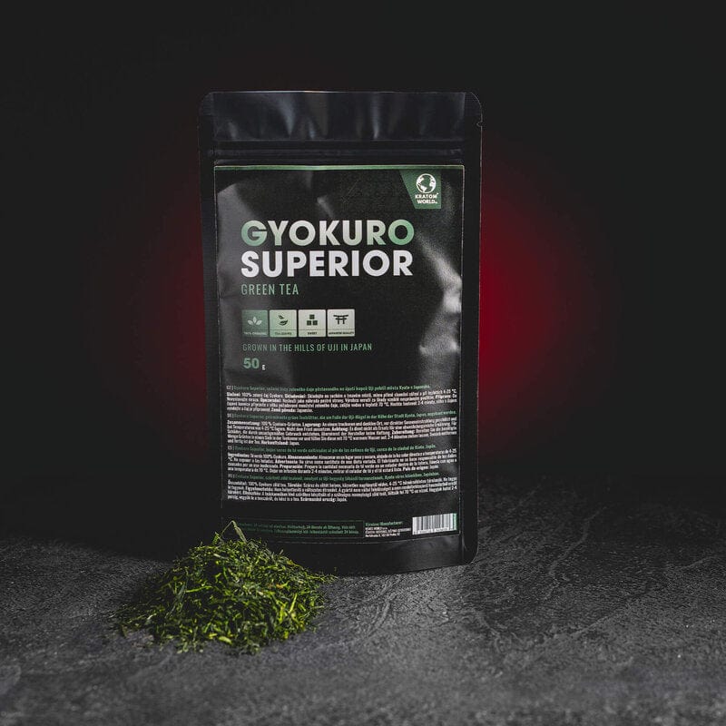 Gyokuro Superior Kratom World, представен в продуктов кадър като японски зелен чай.