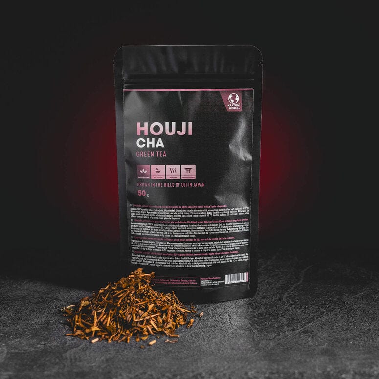 Houjicha Kratom World, представен в продуктов кадър като японски печен зелен чай.
