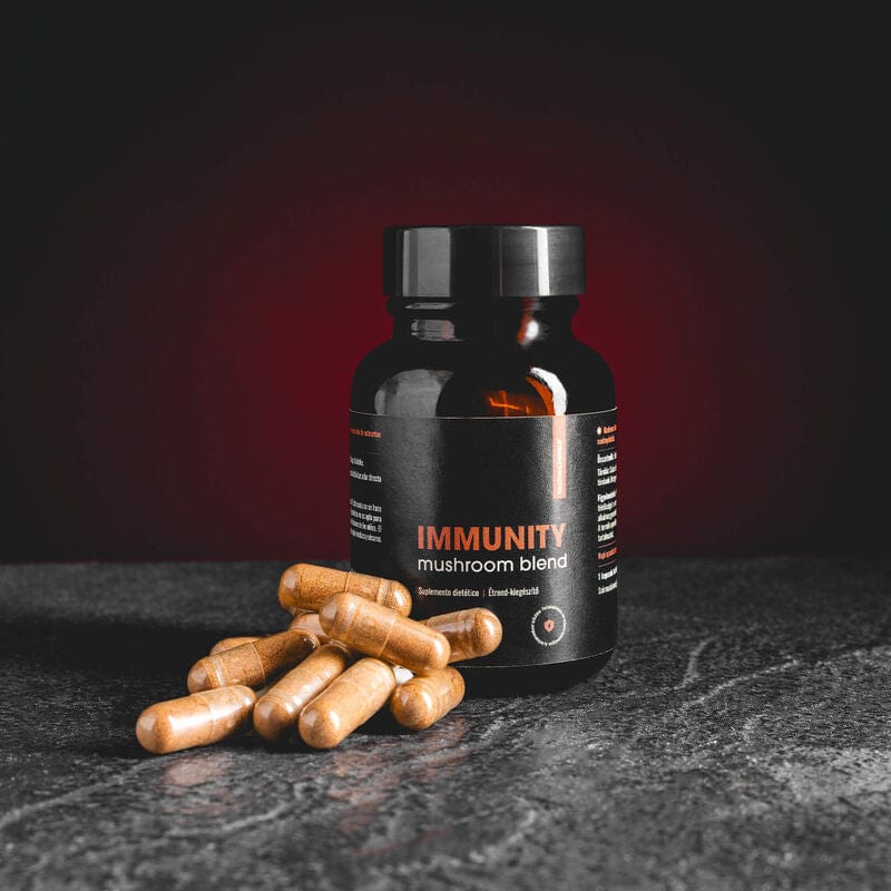 Immunity Mushroom Blend Kratom World, представен в продуктов кадър като гъбен nootropic продукт за подкрепа на имунитета и здравето.