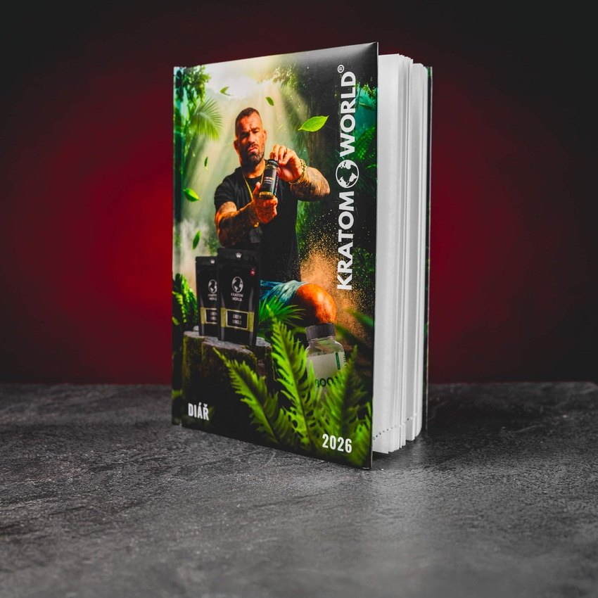 Записник Kratom World Karlos Vémola, представен в продуктов кадър като бележник за записки.