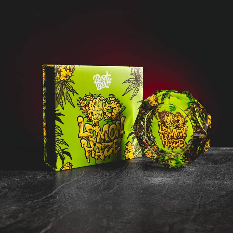 Lemon Haze пепелник Kratom World, представен в продуктов кадър като аксесоар за CBD joint и билкови продукти.
