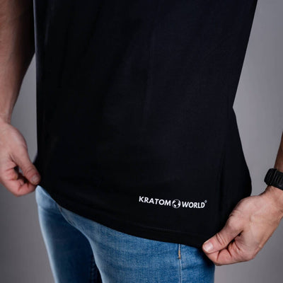 Мъжка тениска Kratom World Damn Bro Go Buy Kratom, представена в детайлен продуктов кадър в черен streetwear дизайн.