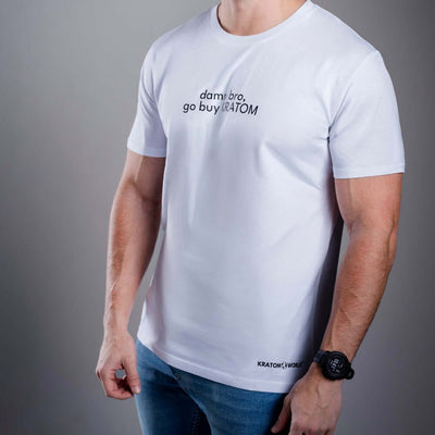 Мъжка тениска Kratom World Damn Bro Go Buy Kratom, представена в детайлен продуктов кадър като streetwear merch за любители на Kratom.