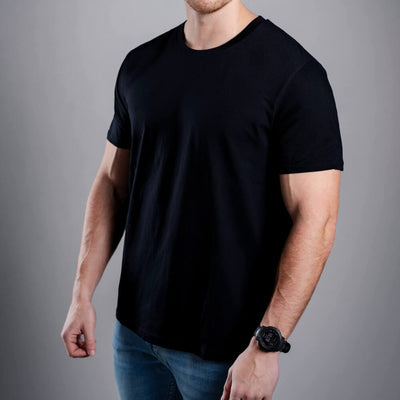 Мъжка тениска Kratom World I Like Kratom More Than I Like People, представена в детайлен продуктов кадър в черен streetwear дизайн.