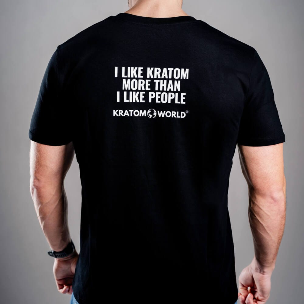 Мъжка тениска Kratom World I Like Kratom More Than I Like People, представена отзад в черен streetwear дизайн.