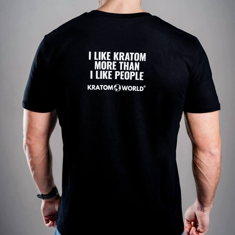 Мъжка тениска Kratom World I Like Kratom More Than I Like People, представена отзад в черен streetwear дизайн.