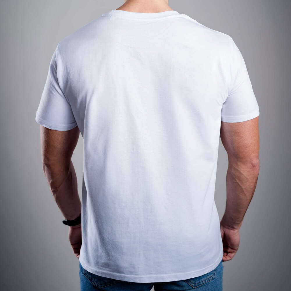 Мъжка тениска Kratom World Kratom The Natural Way, представена отзад като streetwear merch за любители на Kratom.