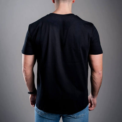Мъжка тениска Kratom World Kratom Verified, представена отзад в черен streetwear дизайн за любители на Kratom.