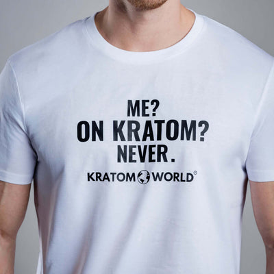 Мъжка тениска Kratom World Me on Kratom Never, представена в close-up продуктов кадър като streetwear merch за любители на Kratom.