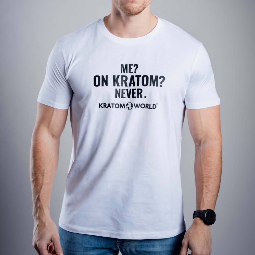 Мъжка тениска Kratom World Me on Kratom Never, представена в детайлен продуктов кадър като streetwear merch за любители на Kratom.