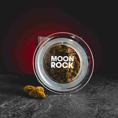 CBD цветове Moonrock Kratom World и CBD joint, представени в продуктов кадър.