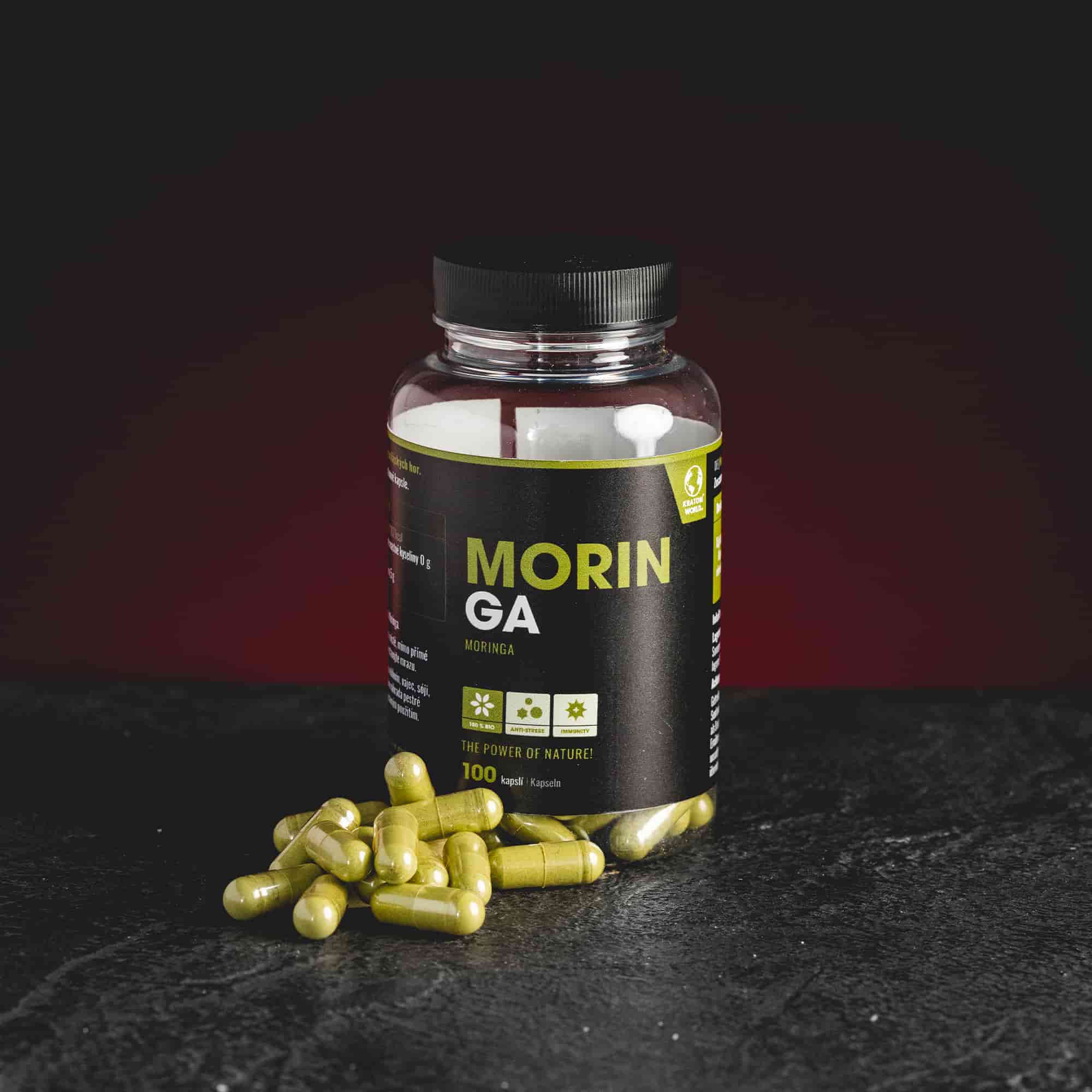 Moringa капсули Kratom World, представени в продуктов кадър като растителен продукт с витаминов и имунитетен профил.