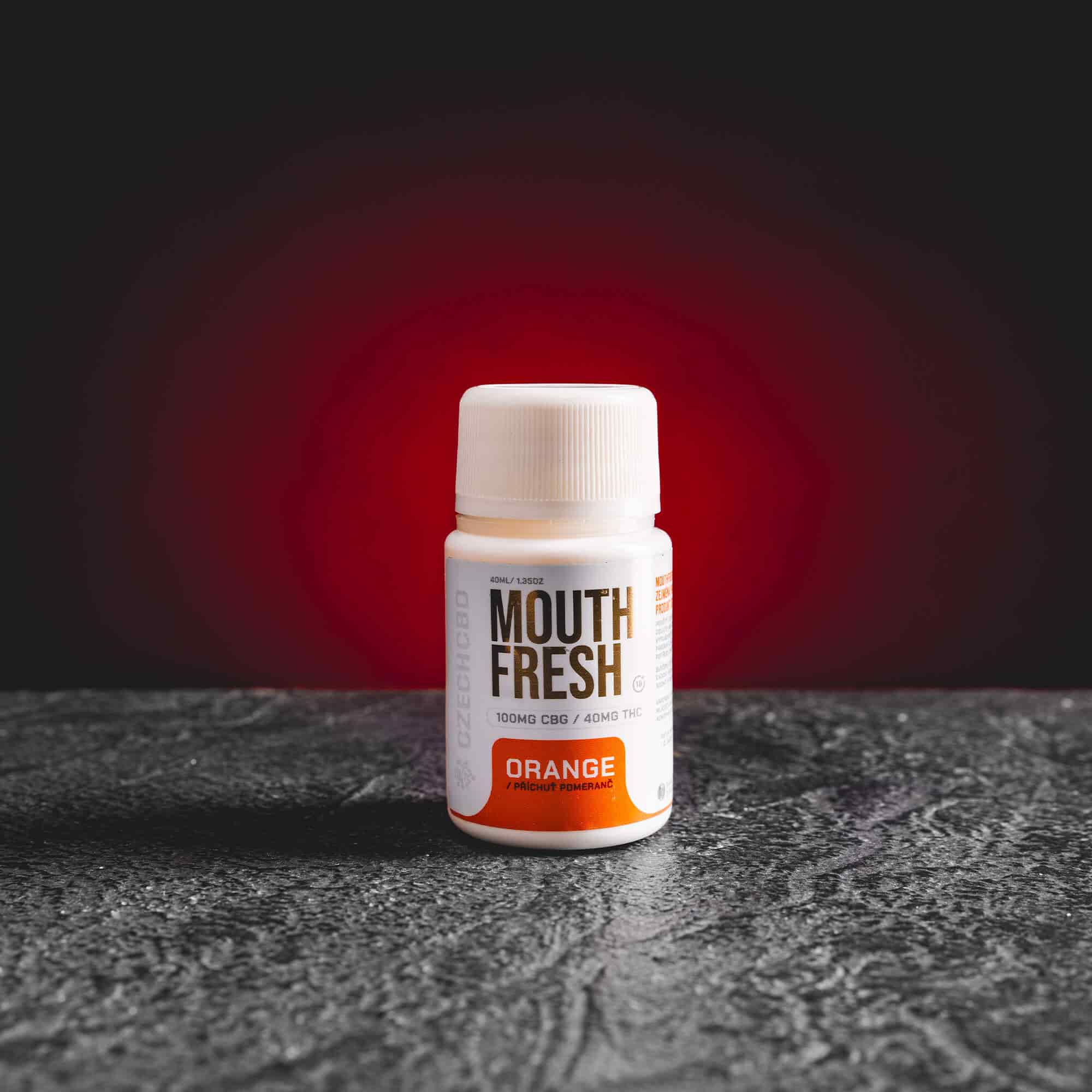 Mouth Fresh Orange Kratom World с CBD и CBG, представен в продуктов кадър като конопени капки за устна свежест с портокалов профил.