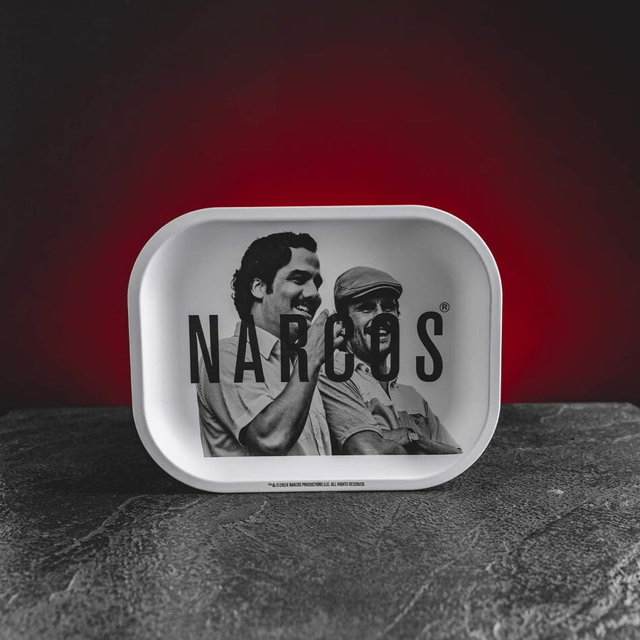 Narcos rolling tray Kratom World, представен в продуктов кадър като поднос за CBD и билкови продукти.