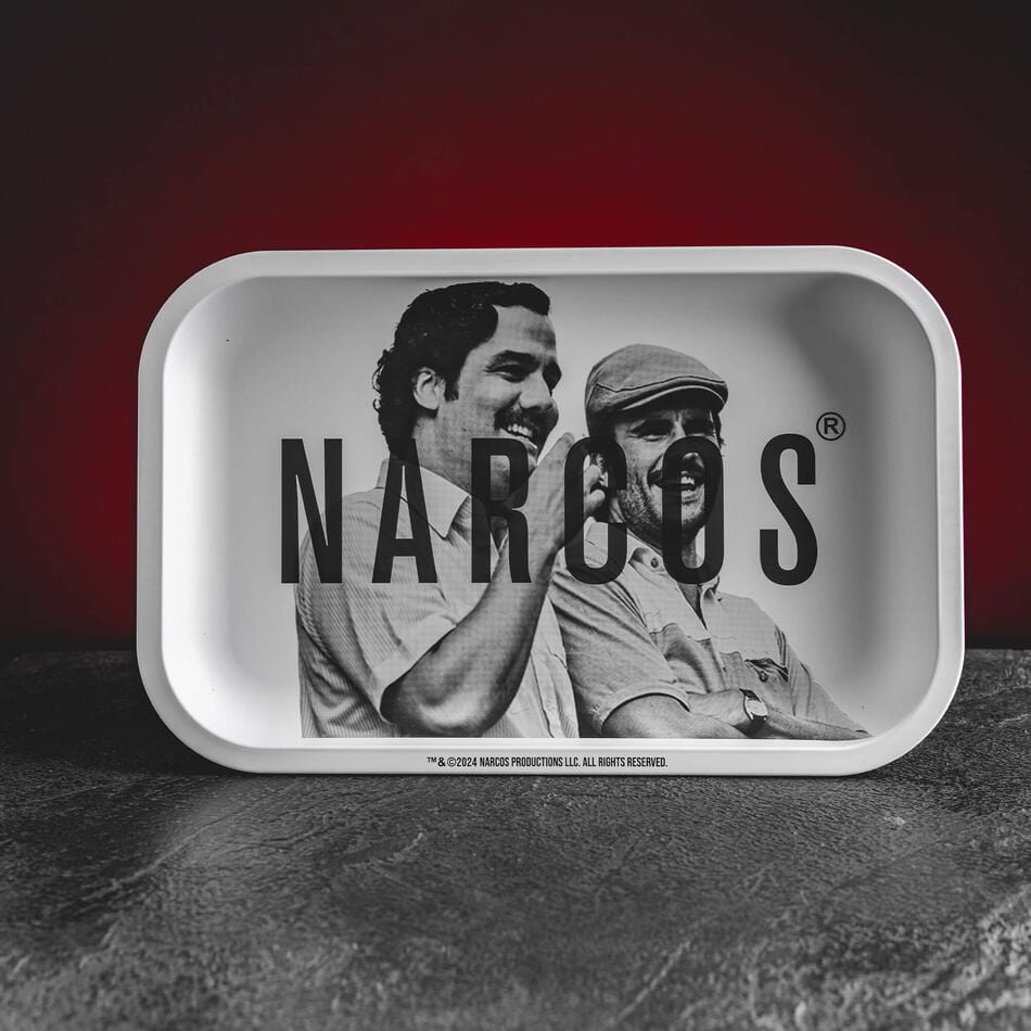 Narcos rolling tray Kratom World, представен в продуктов кадър като поднос за balení CBD и билкови продукти.