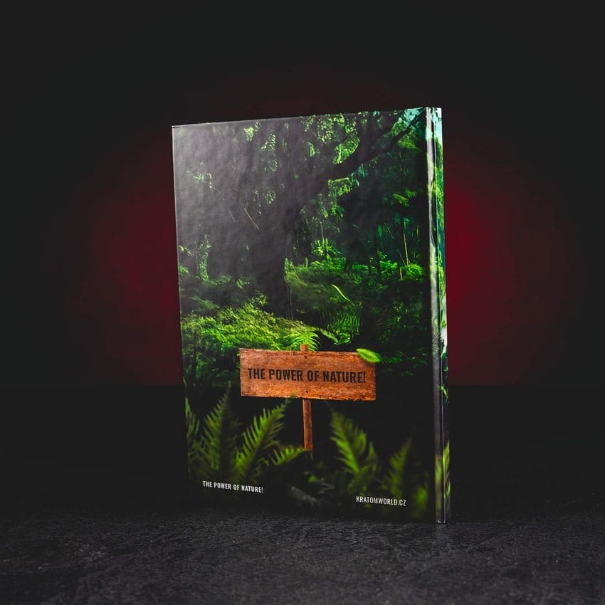 Записник Kratom World, представен в продуктов кадър като бележник за записки.